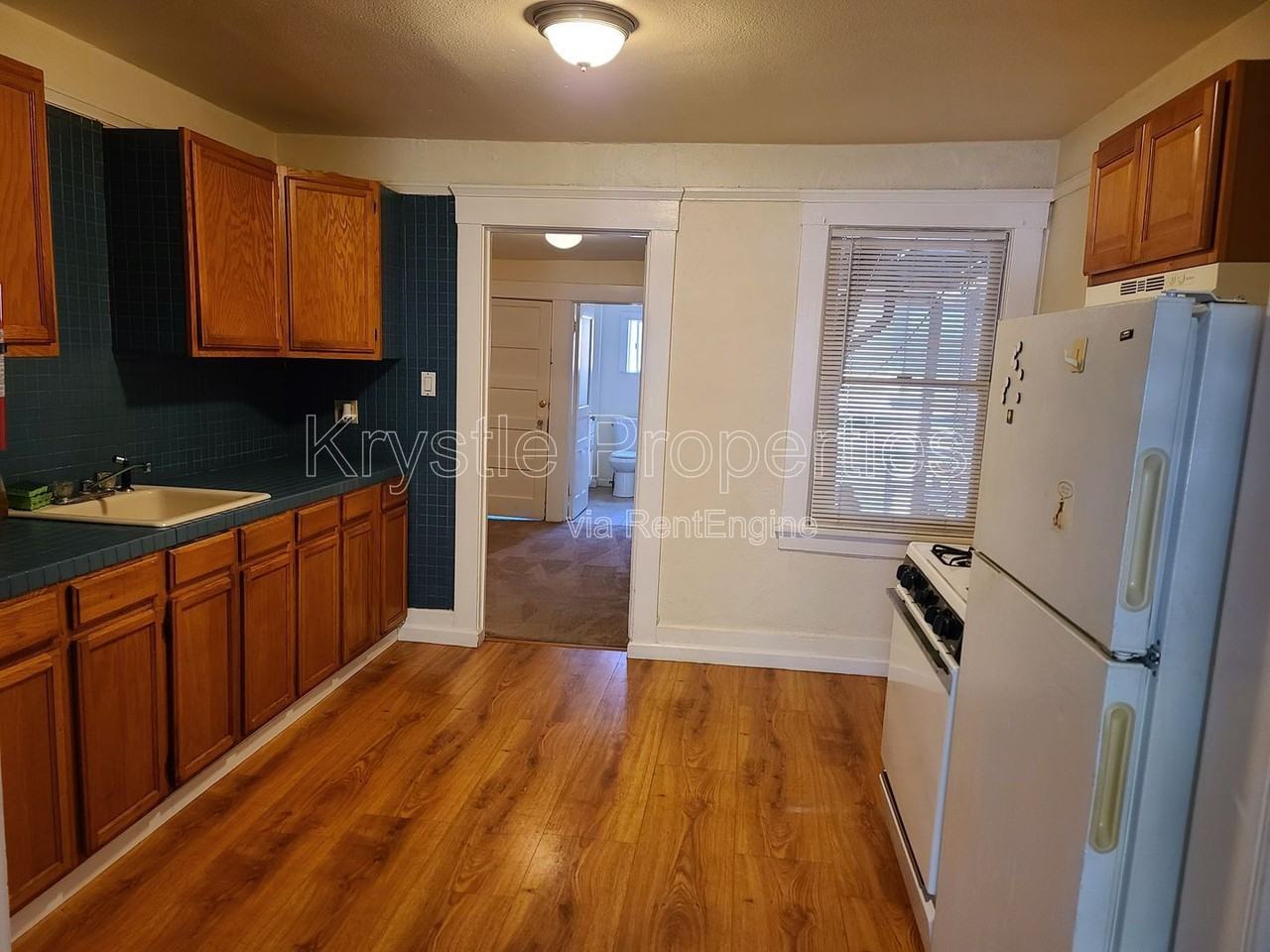 1119 Sutter St #B - Photo 4 of 9