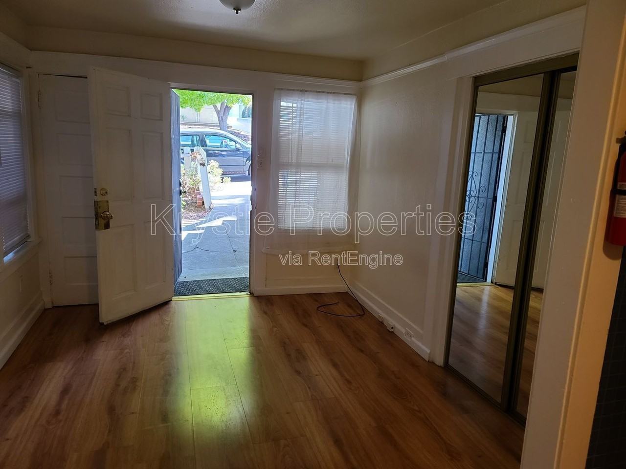 1119 Sutter St #B - Photo 5 of 9