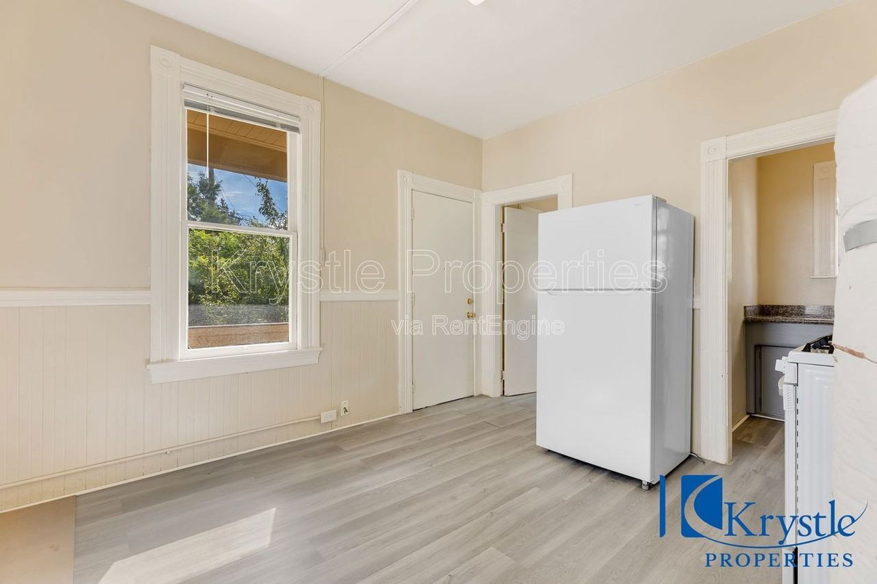 711 1/2 Carolina St - Photo 3 of 13