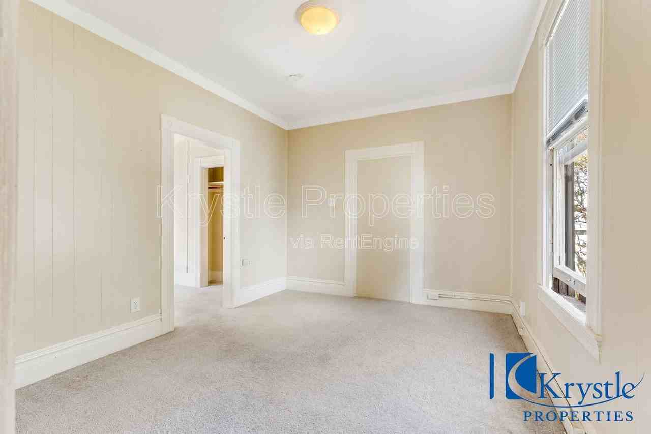 711 1/2 Carolina St - Photo 4 of 13