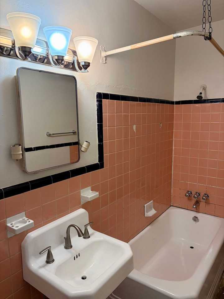 446 N Duke St #2R - Photo 4 of 10