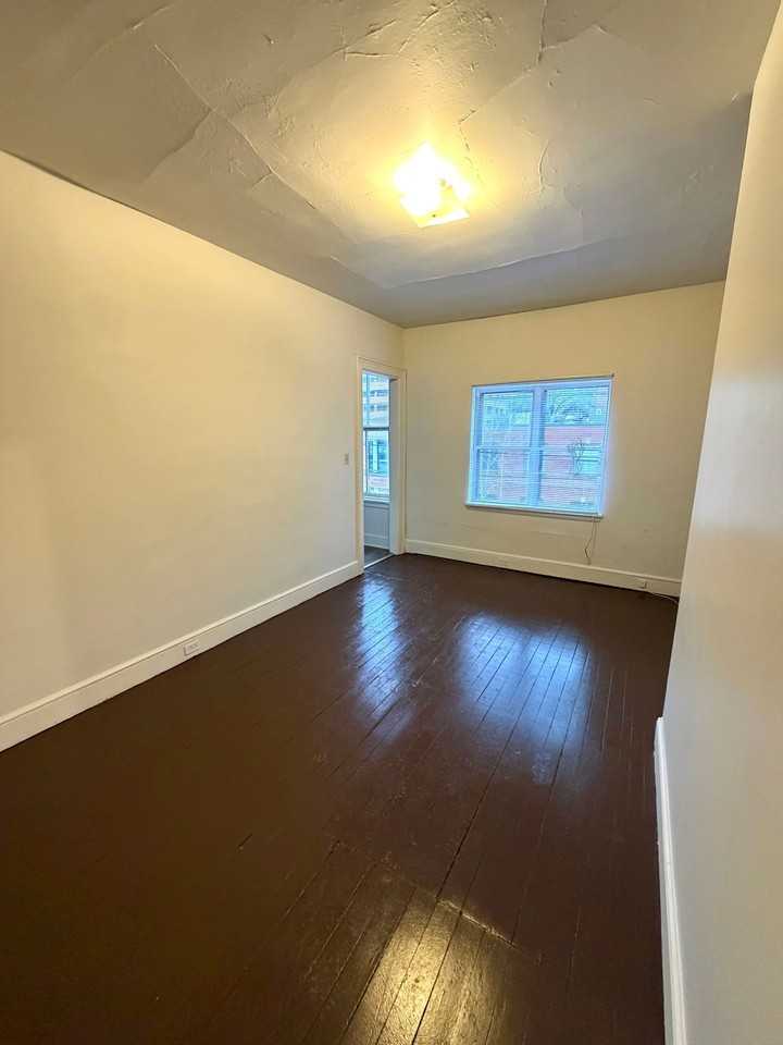 446 N Duke St #2R - Photo 7 of 10