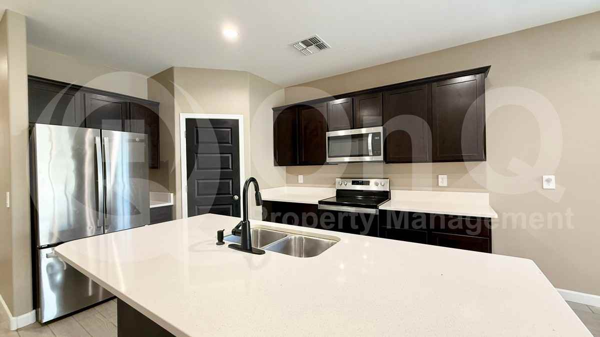 24234 W Verlea Dr - Photo 4 of 21