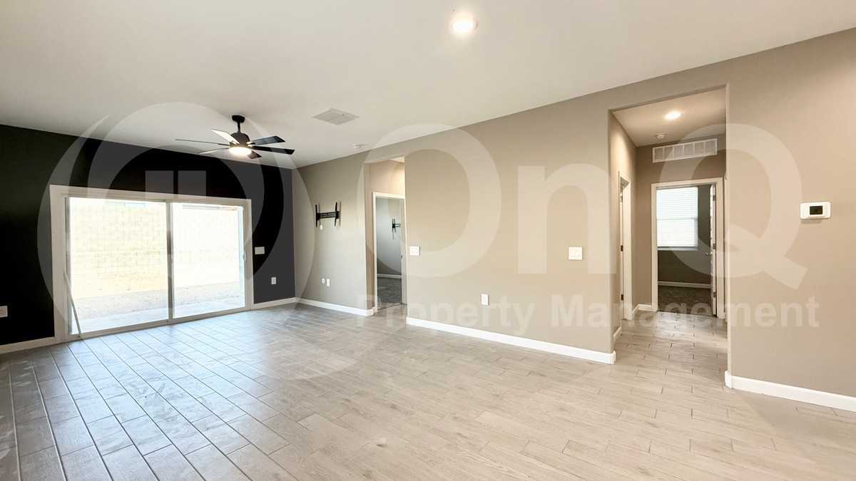 24234 W Verlea Dr - Photo 5 of 21