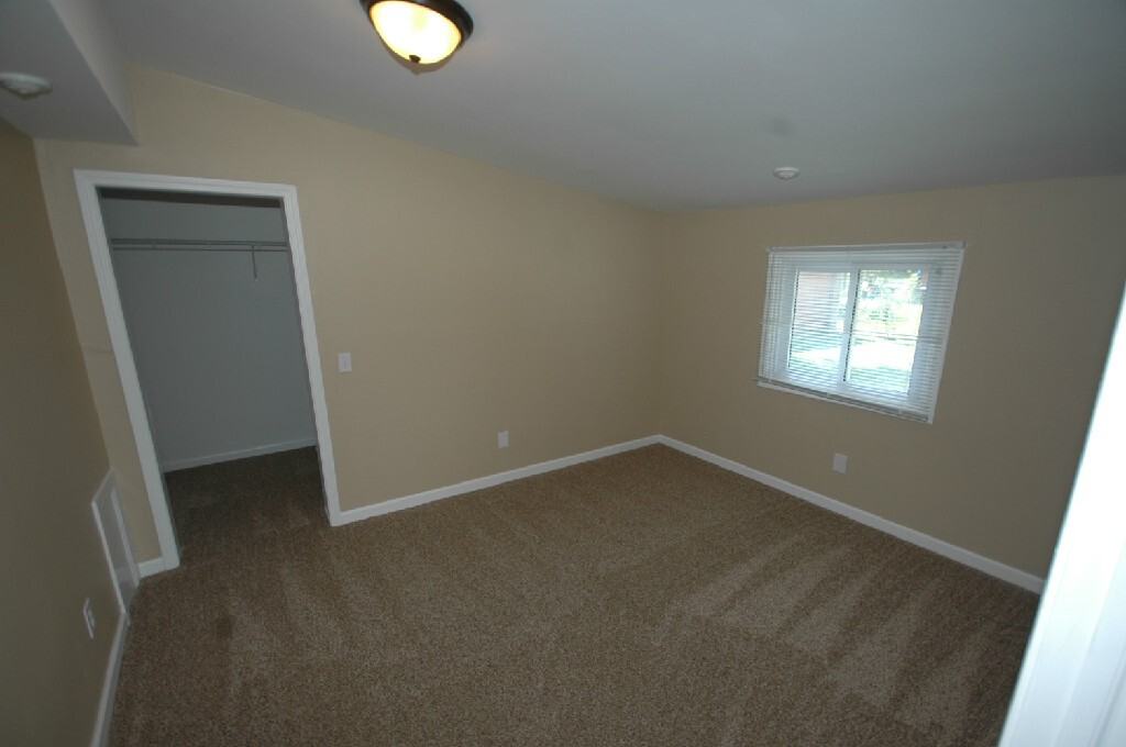 351 S Mansfield St #1 - Photo 2 of 10