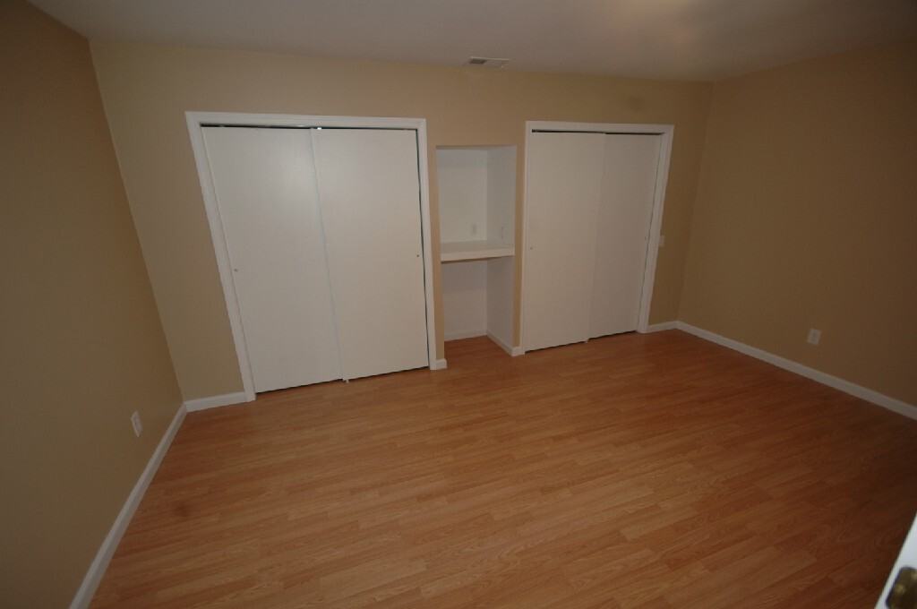 351 S Mansfield St #1 - Photo 6 of 10