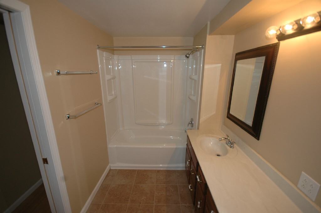 351 S Mansfield St #1 - Photo 3 of 10