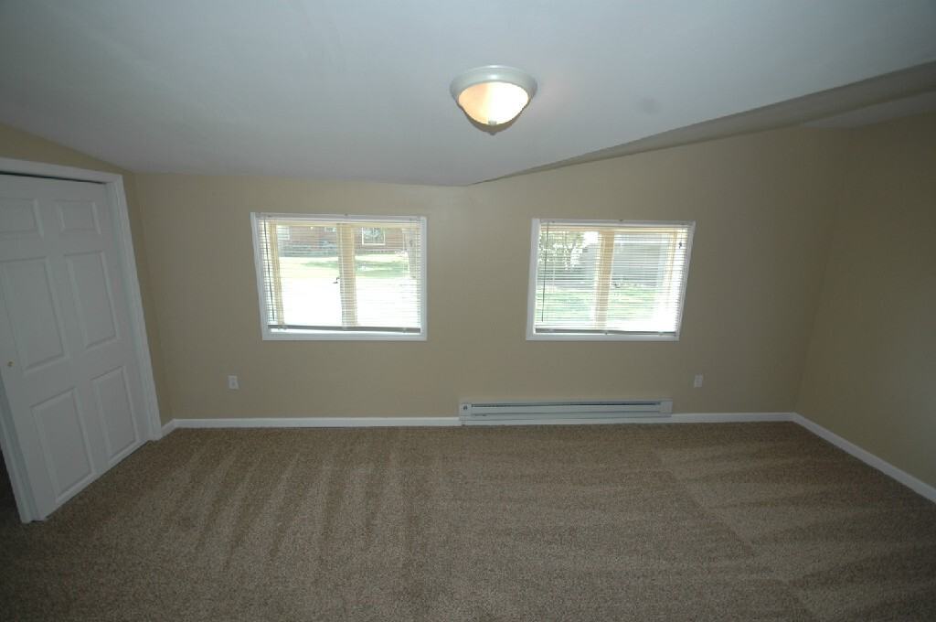 351 S Mansfield St #1 - Photo 5 of 10