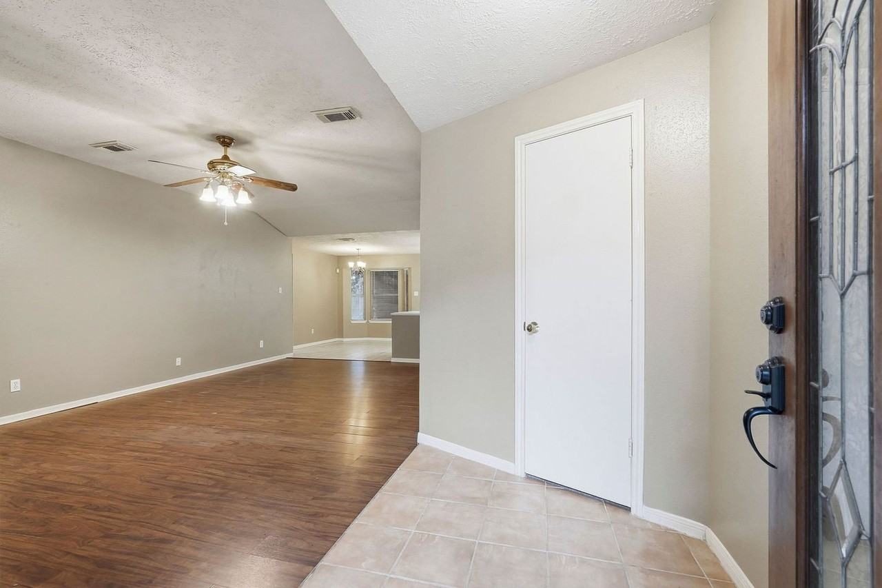 21739 Park Bend Dr - Photo 3 of 25