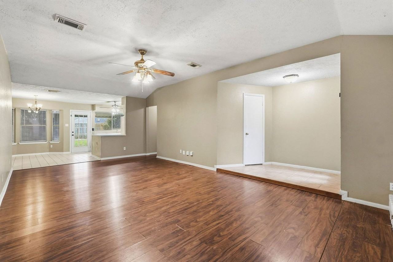 21739 Park Bend Dr - Photo 6 of 25