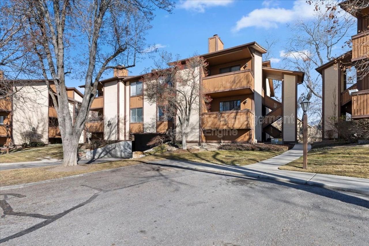 6871 S Countrywoods Cir #H - Photo 2 of 22