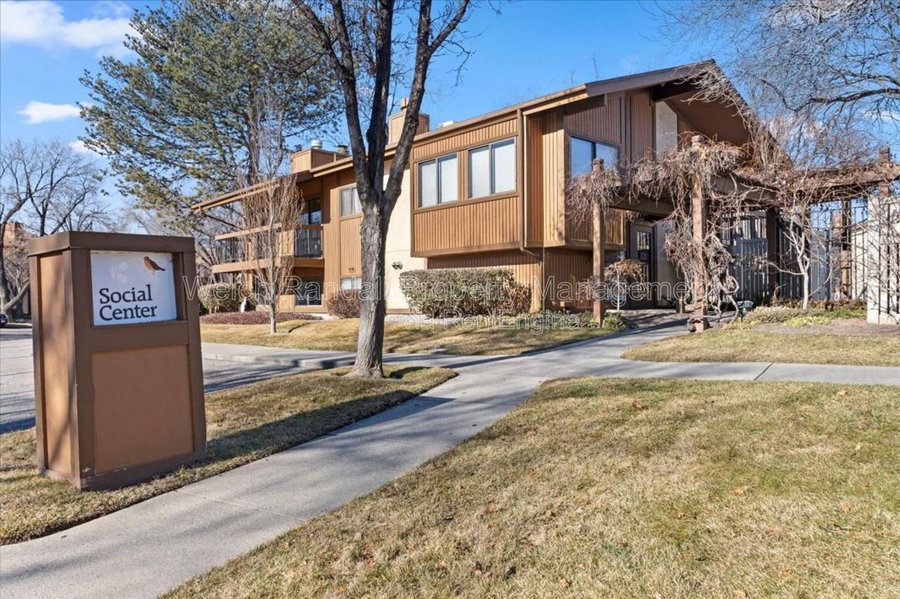 6871 S Countrywoods Cir #H - Photo 3 of 22