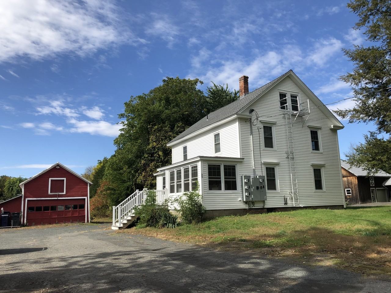 39 Middle St #2 - Photo 4 of 11