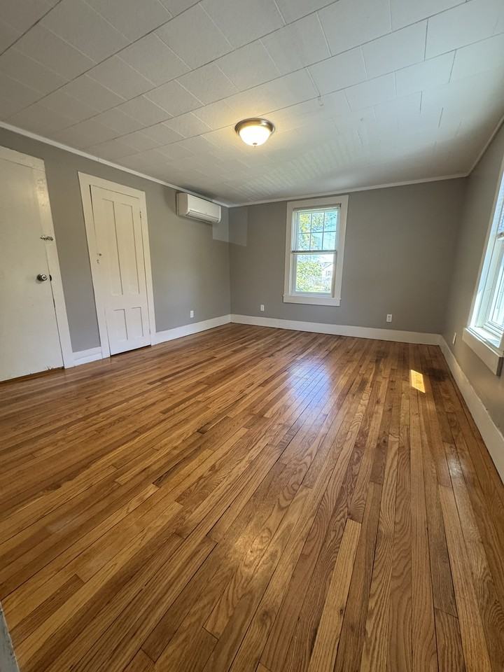 39 Middle St #2 - Photo 3 of 11