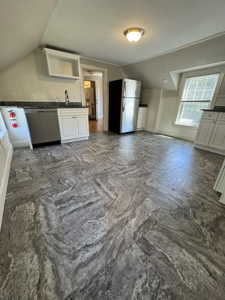 39 Middle St #2 - Photo 5 of 11