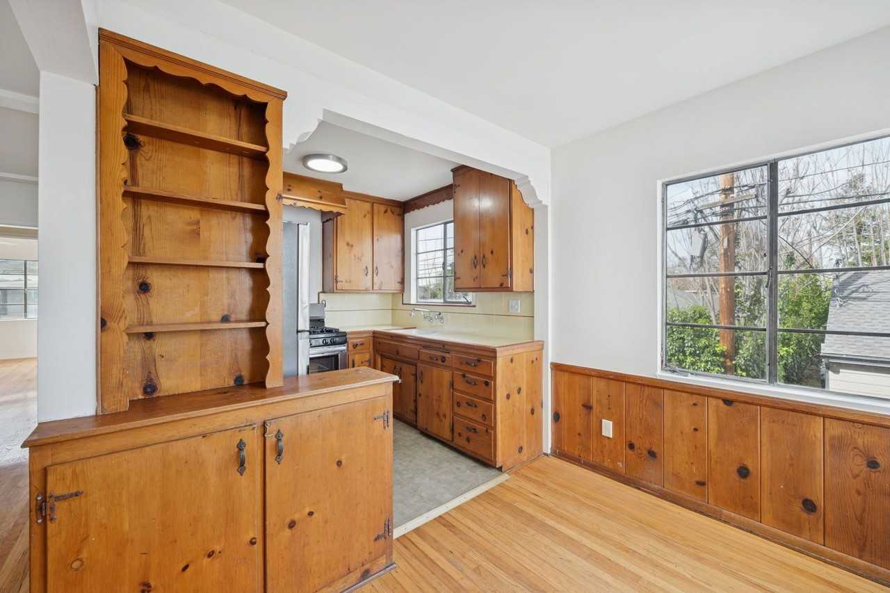 11613 Moorpark St #5 - Photo 5 of 19