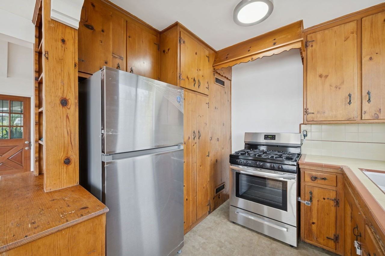 11613 Moorpark St #5 - Photo 7 of 19