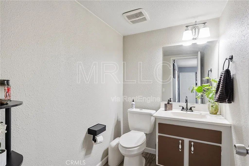 196 Whitney Ave #2 - Photo 3 of 24