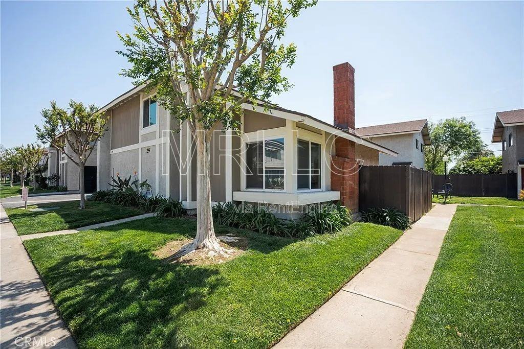 196 Whitney Ave #2 - Photo 5 of 24