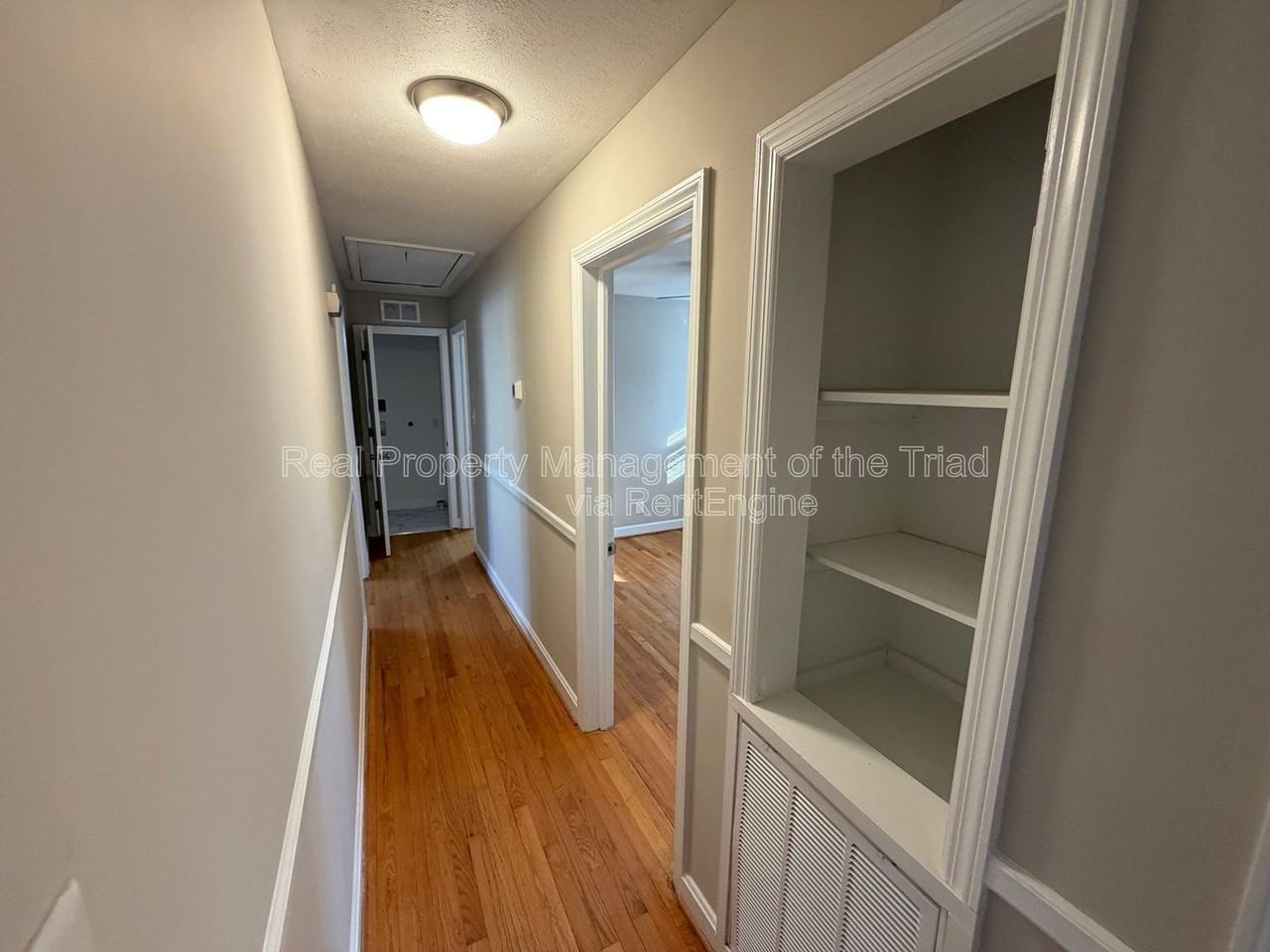 2748 Lyndhurst Ave - Photo 6 of 21