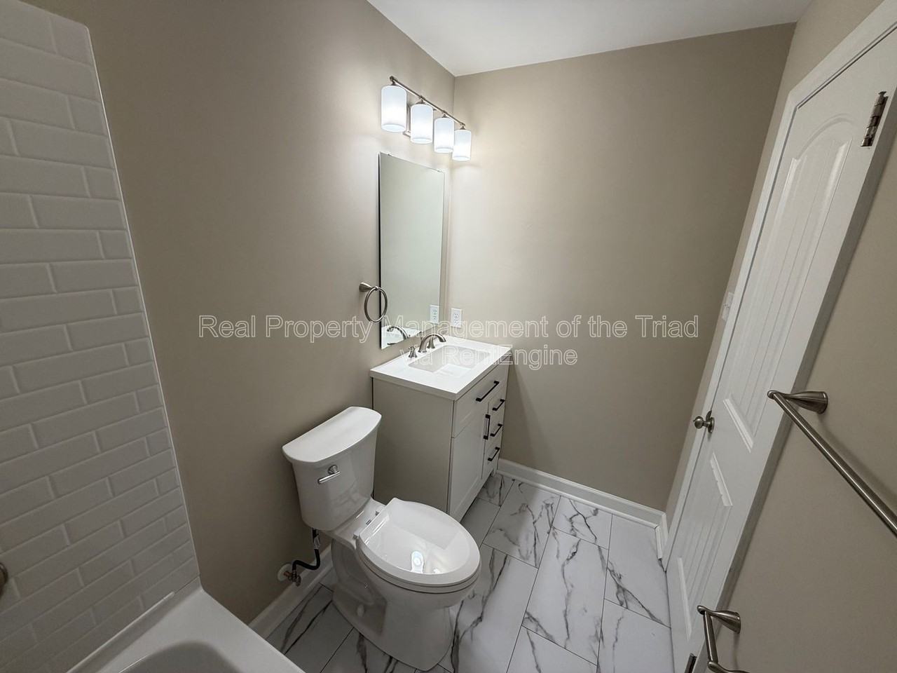 2748 Lyndhurst Ave - Photo 7 of 21