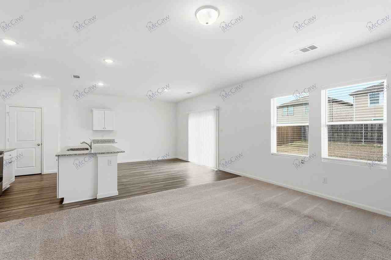 1910 Washington St - Photo 4 of 23