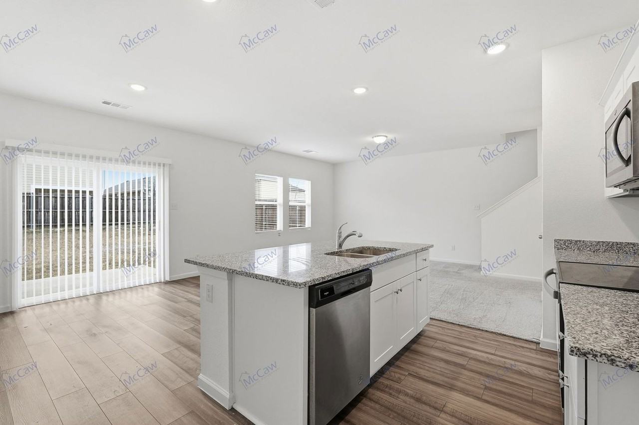 1910 Washington St - Photo 5 of 23