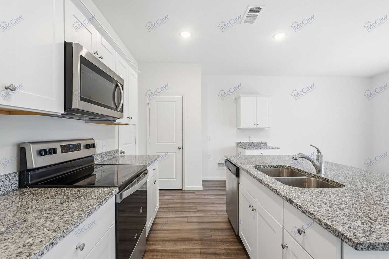 1910 Washington St - Photo 6 of 23