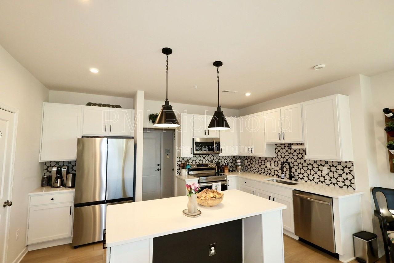 2445 Ownby Ln - Photo 6 of 21