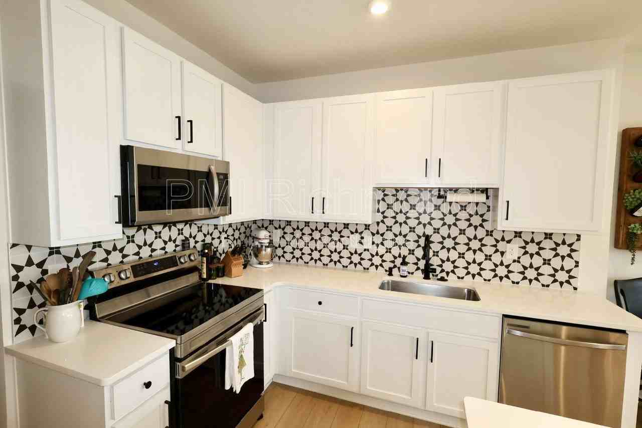 2445 Ownby Ln - Photo 7 of 21