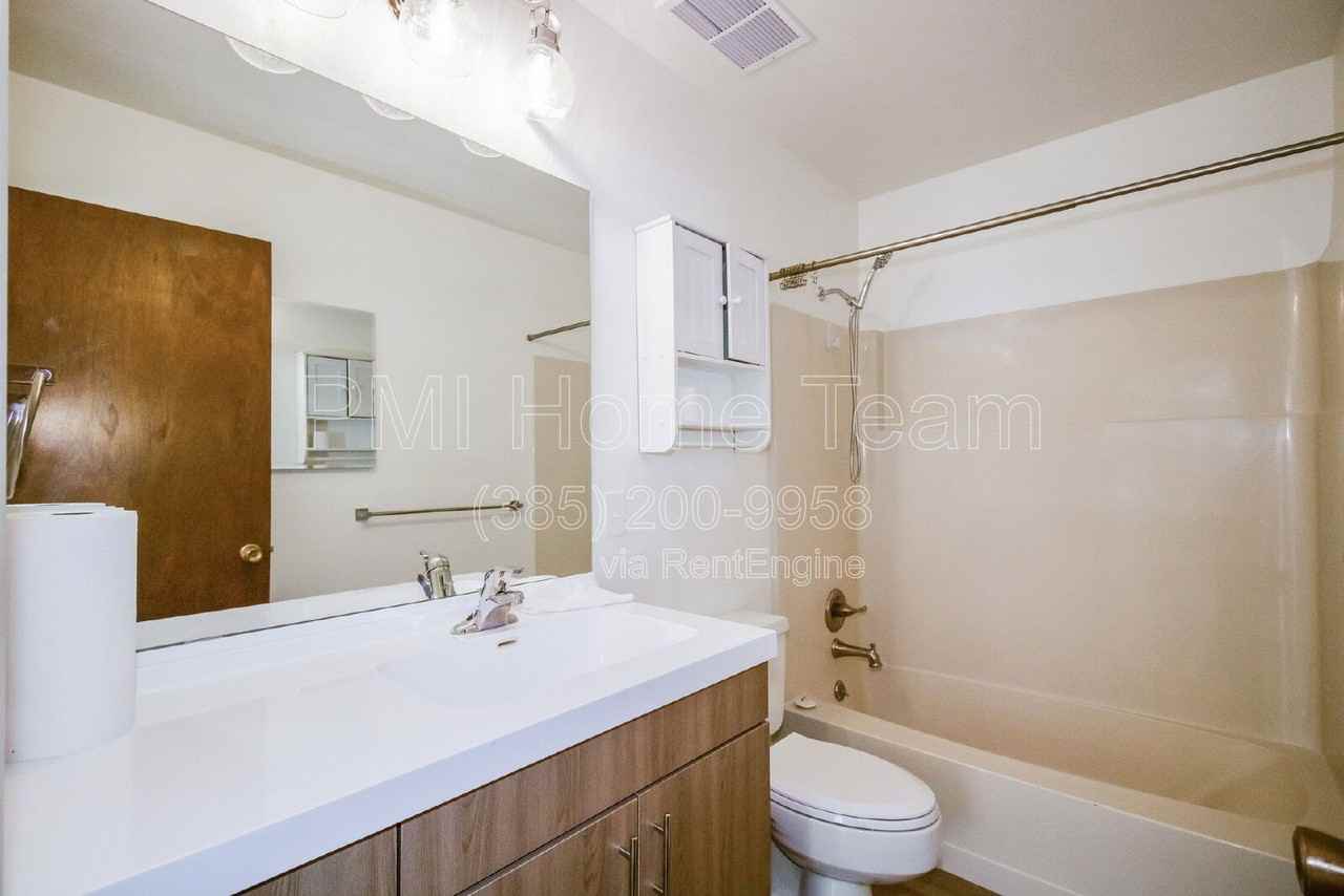 35 E 400 N - Photo 6 of 12