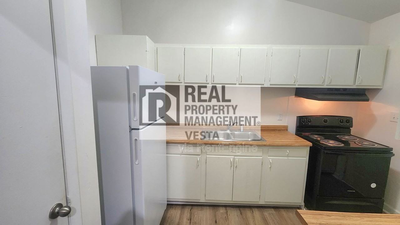 250 Ridgewood Ave - Photo 4 of 24