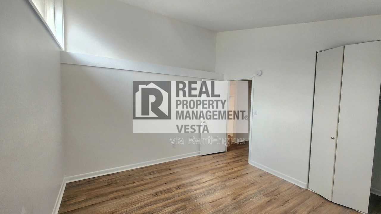 250 Ridgewood Ave - Photo 5 of 24