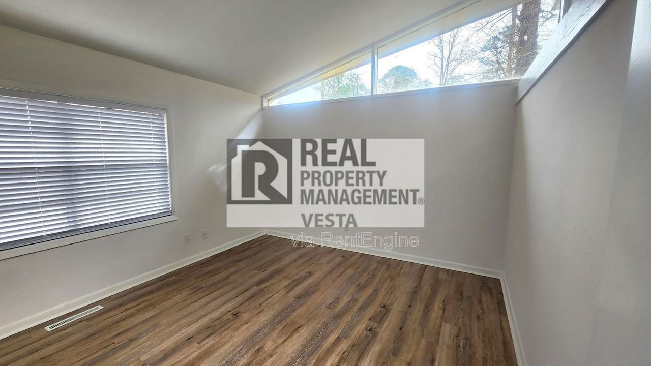 250 Ridgewood Ave - Photo 6 of 24