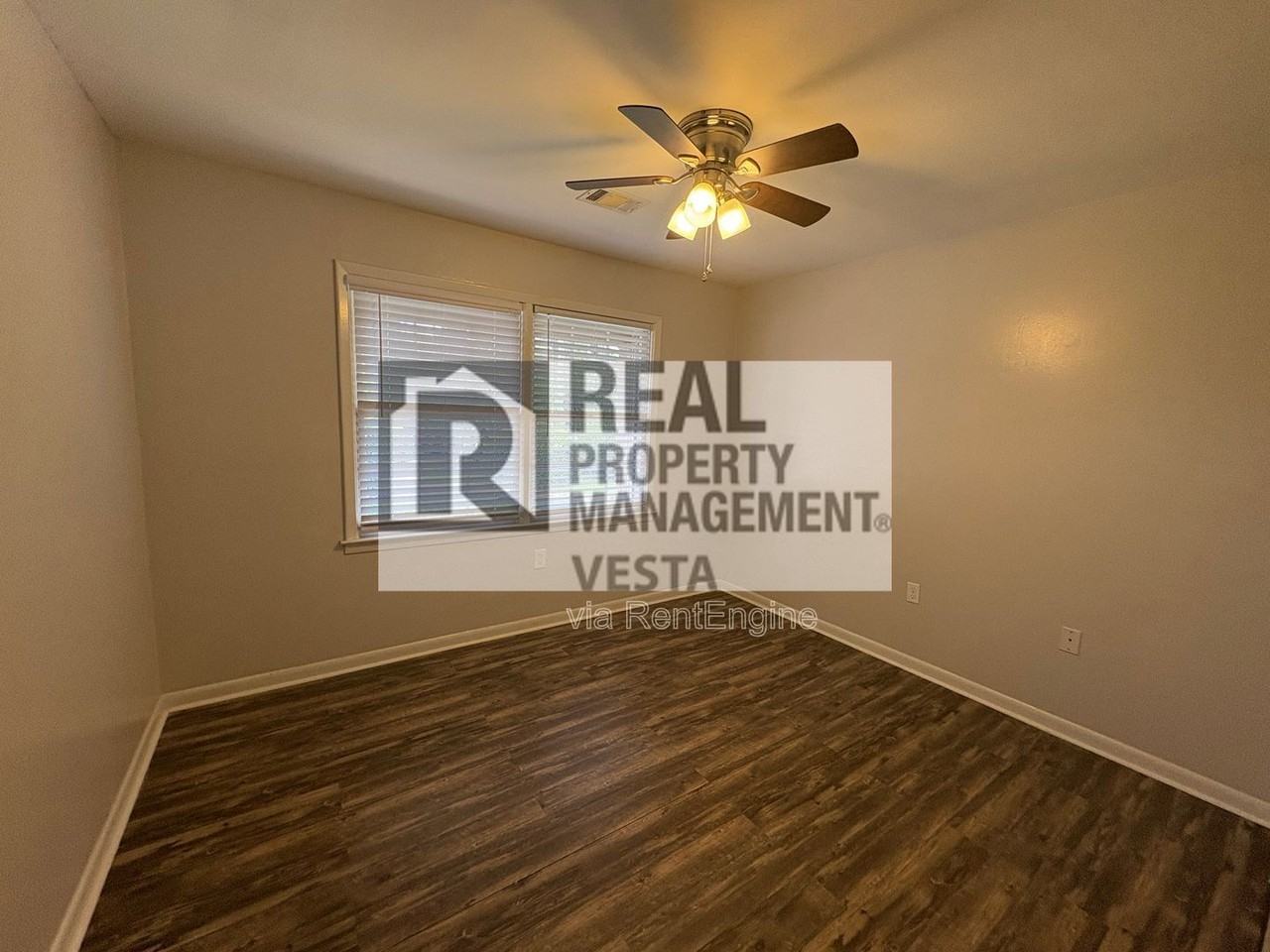 406 Russell Pkwy #4 - Photo 5 of 10