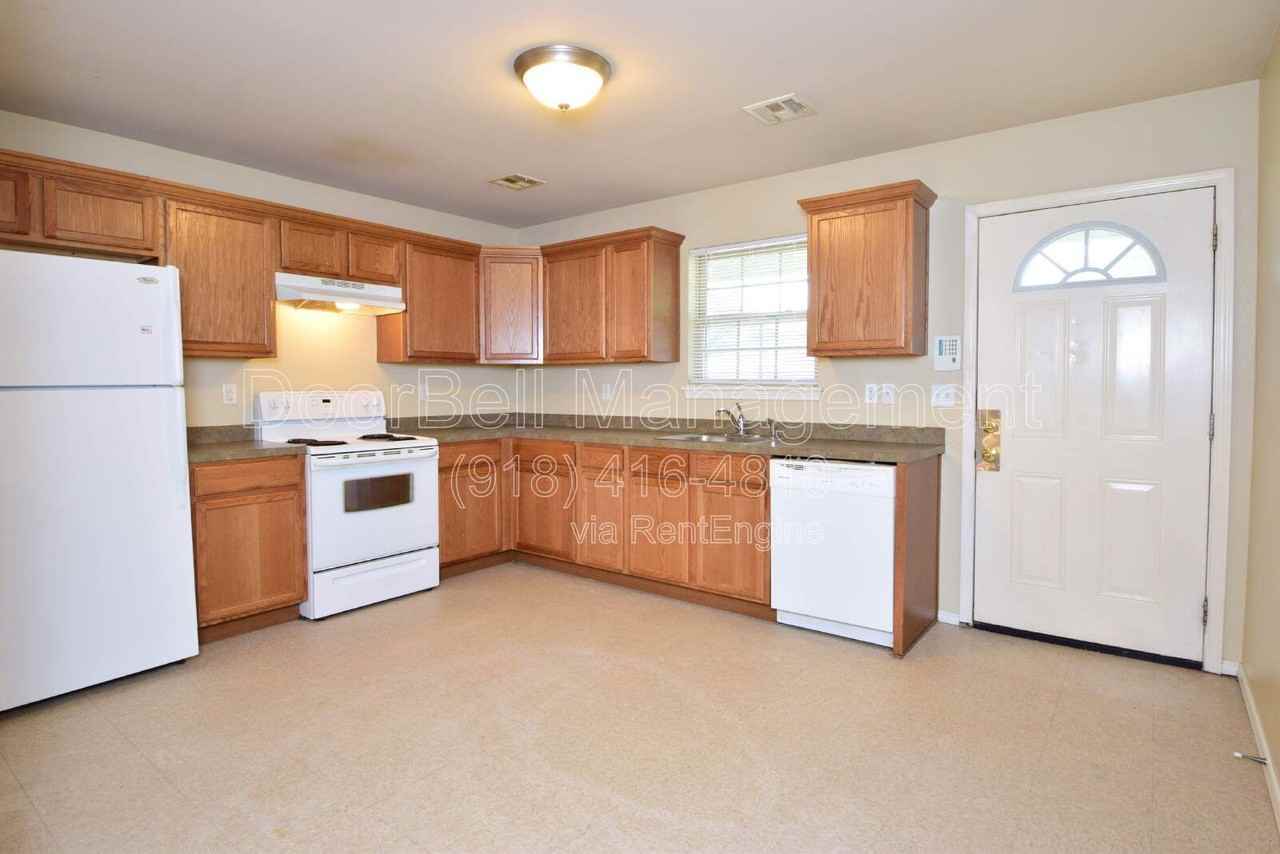 6025 S Madison Pl - Photo 3 of 14