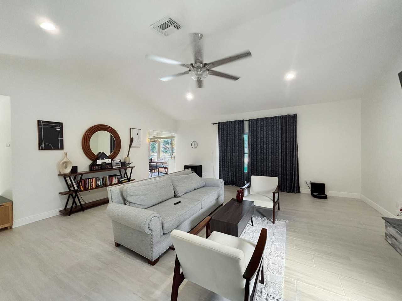 9135 San Ambrosio Dr - Photo 4 of 30