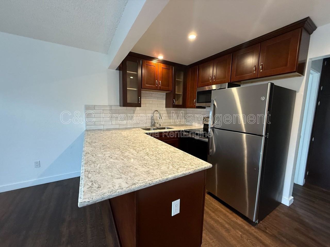 525 Madison St #B - Photo 5 of 9