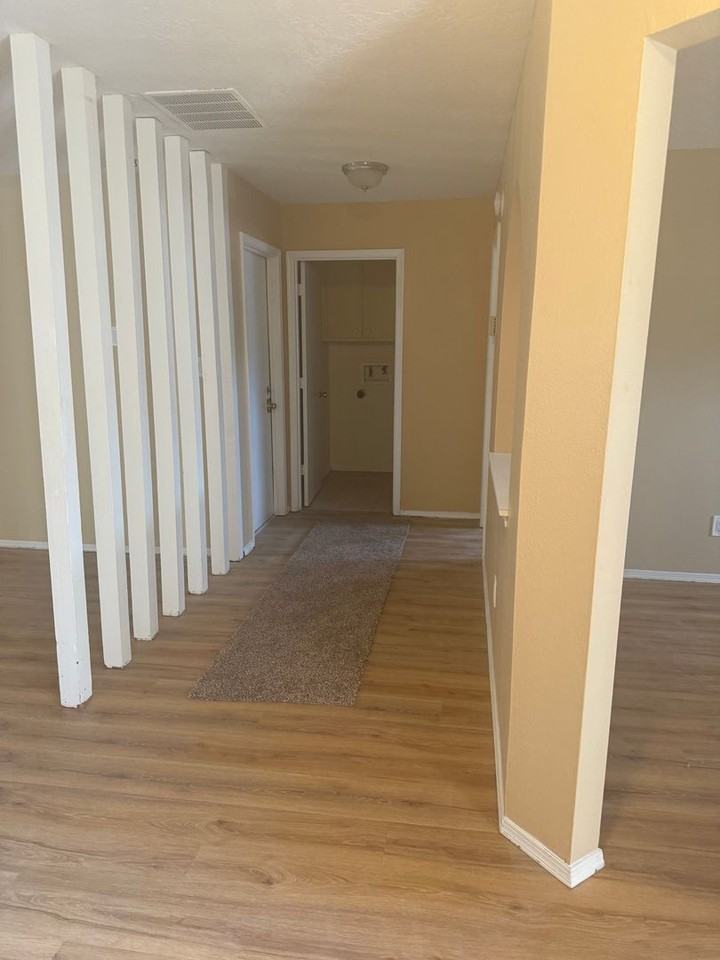 9400 Admiral Nimitz Ave Ne - Photo 6 of 19