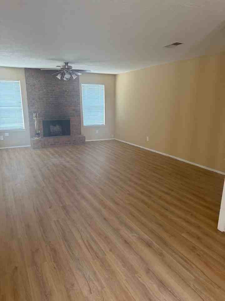 9400 Admiral Nimitz Ave Ne - Photo 7 of 19