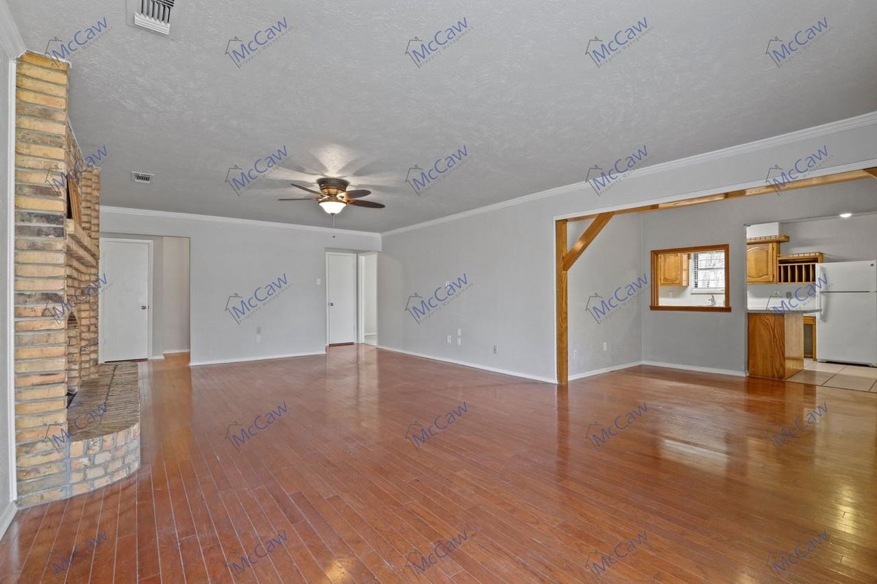 213 Gregory Dr - Photo 2 of 16