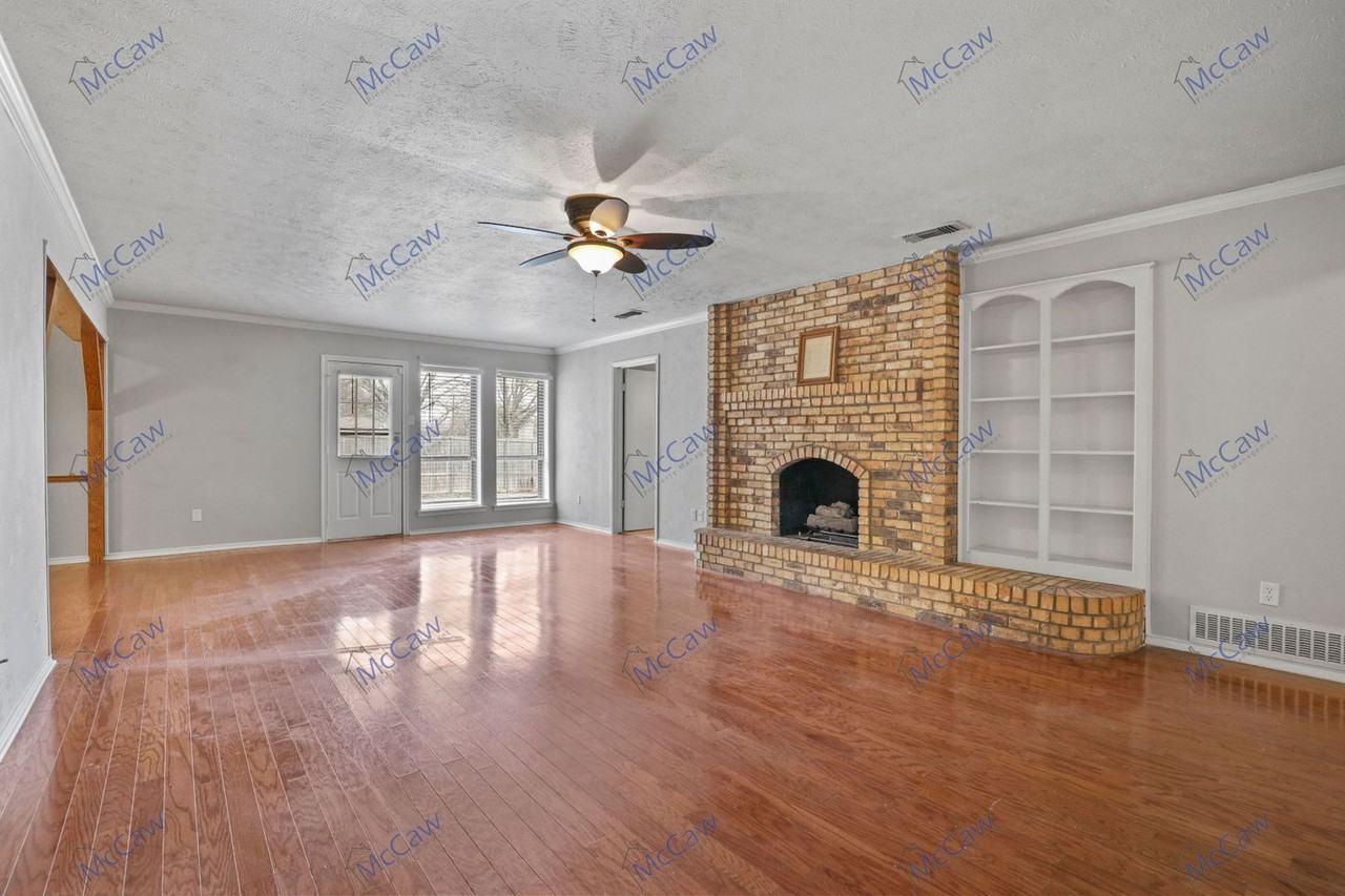 213 Gregory Dr - Photo 3 of 16