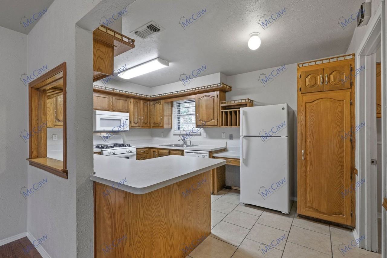 213 Gregory Dr - Photo 5 of 16