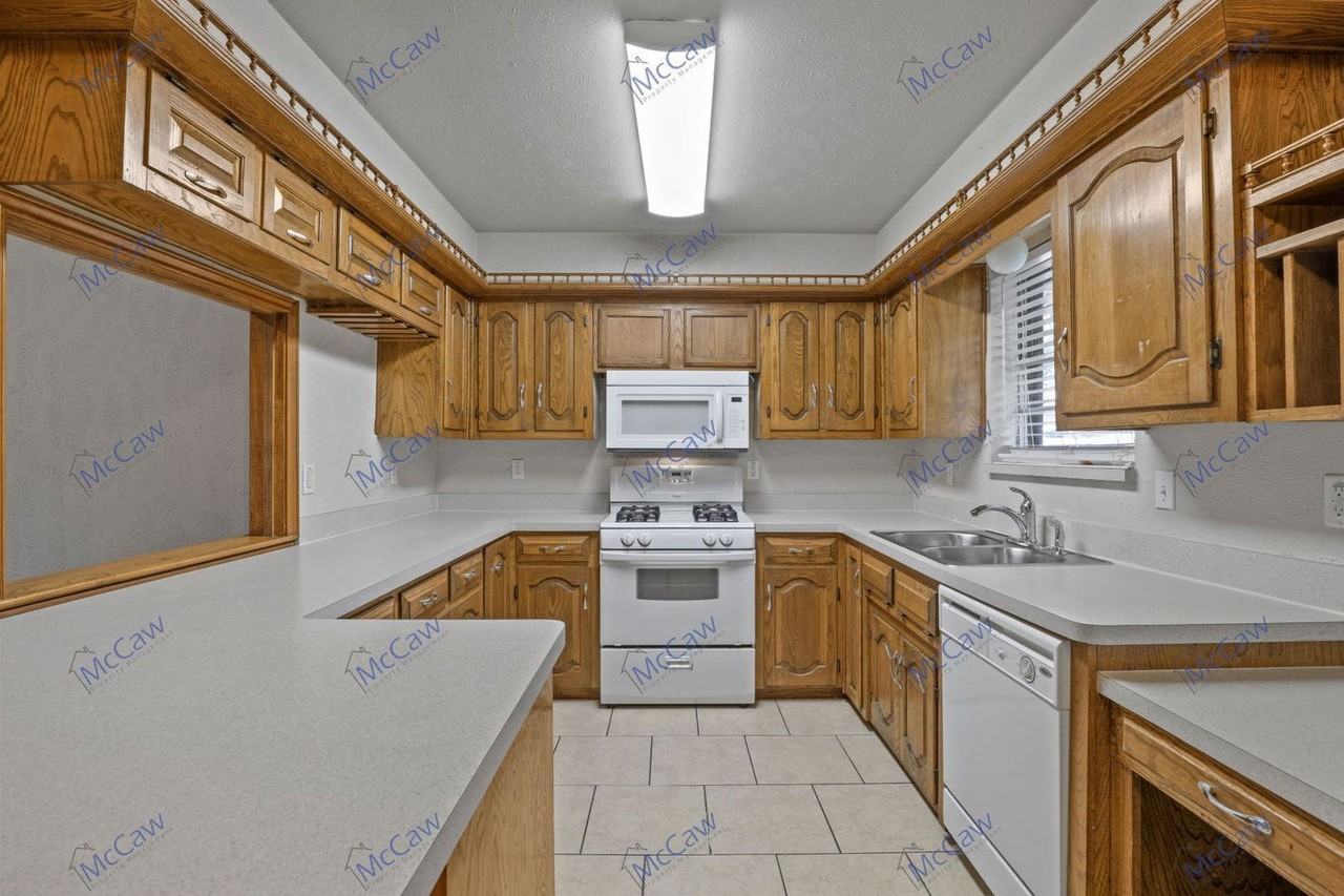 213 Gregory Dr - Photo 6 of 16