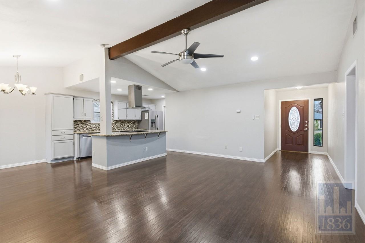 401 Oakridge Pass - Photo 2 of 48