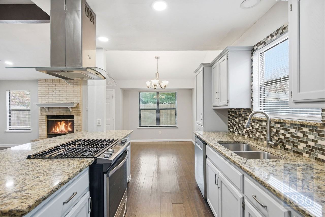 401 Oakridge Pass - Photo 4 of 48