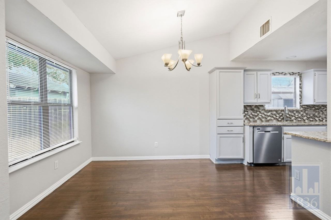 401 Oakridge Pass - Photo 5 of 48