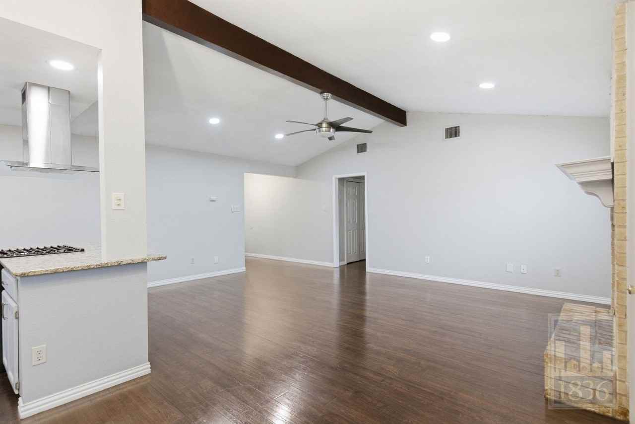 401 Oakridge Pass - Photo 6 of 48