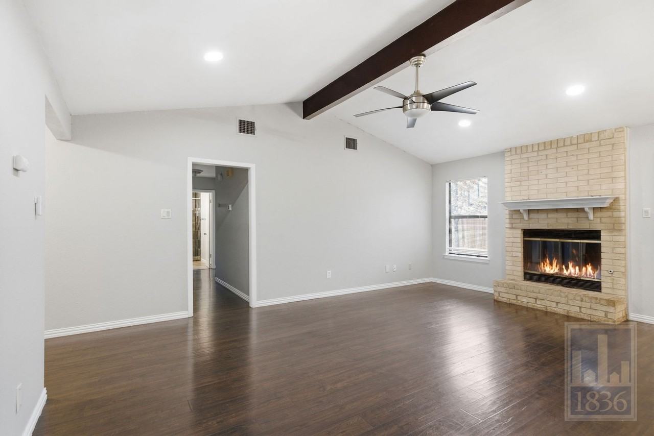 401 Oakridge Pass - Photo 7 of 48