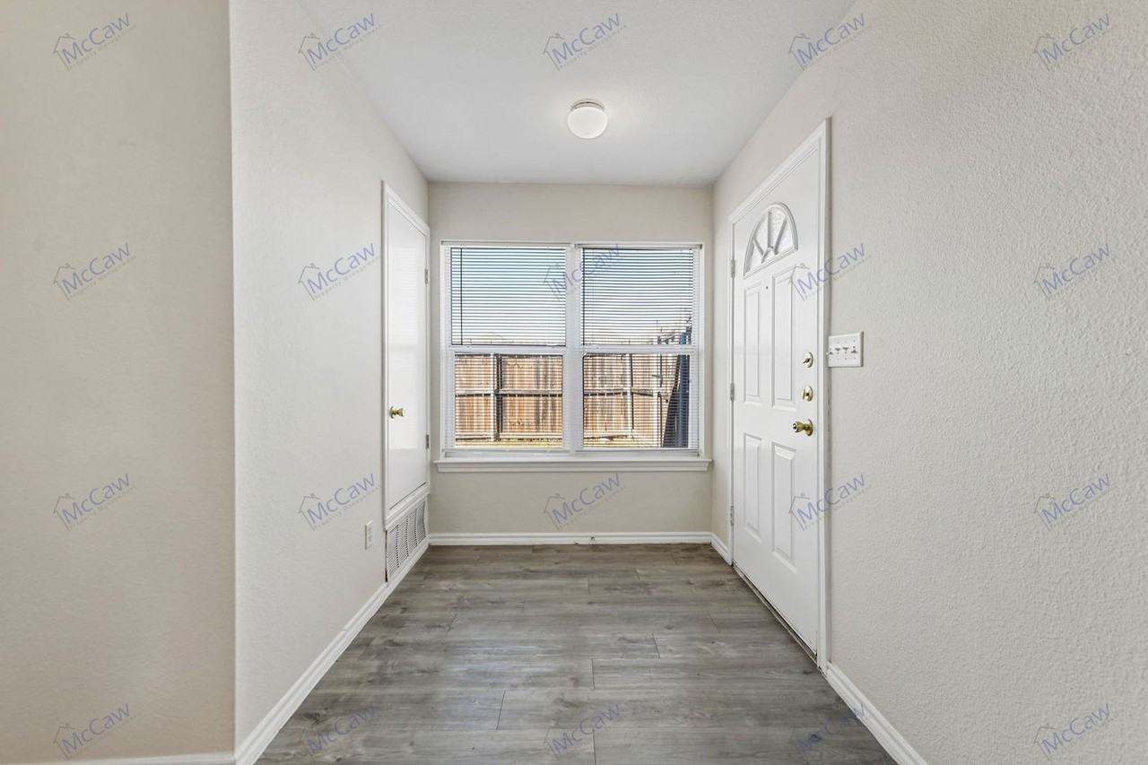 10275 Aurora Dr - Photo 3 of 27